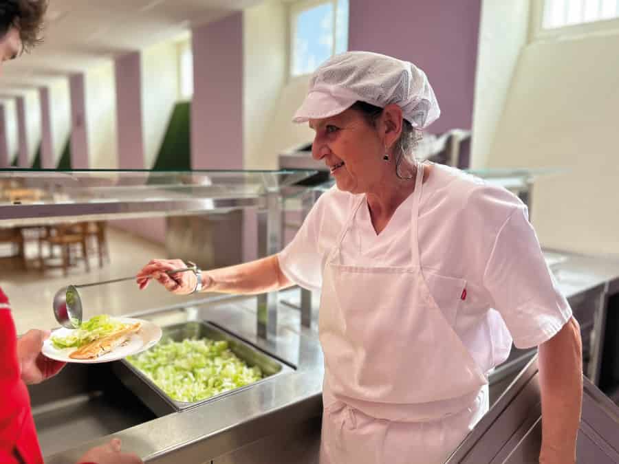 Lourdes, mujer trabajadora en el Colegio San Gabriel