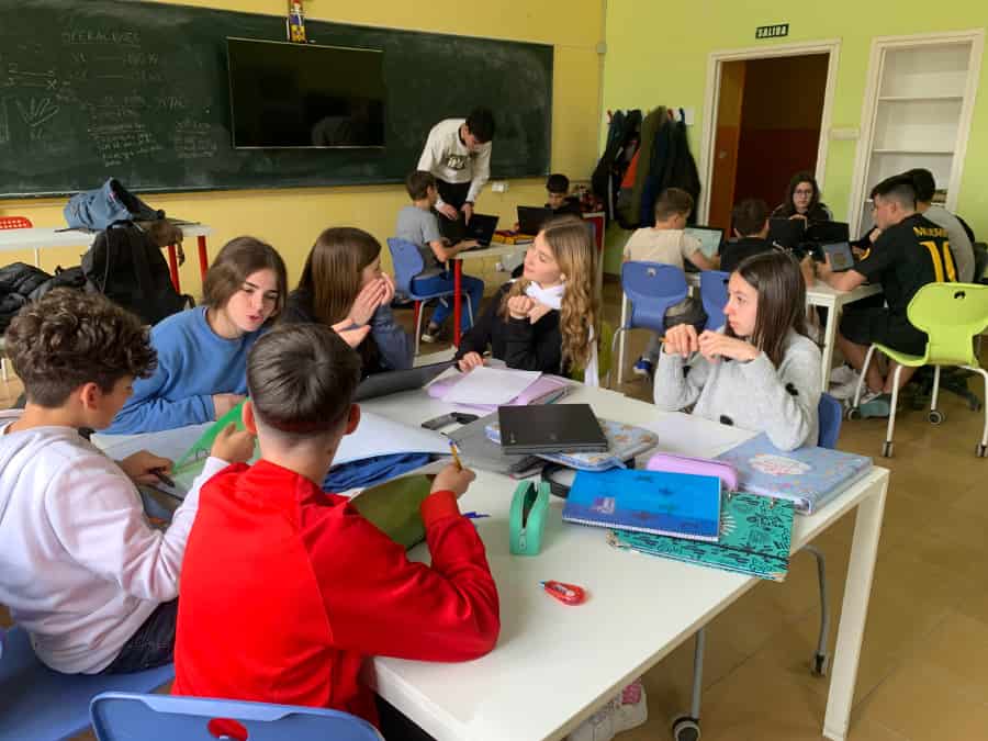Alumnos de San Gabriel aprendiendo francés