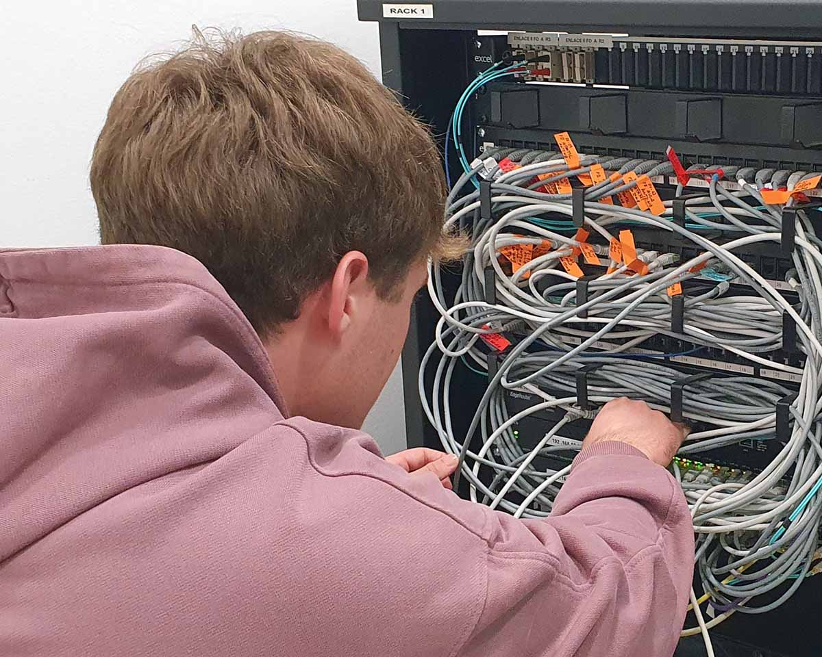 Grado medio FP Sistemas Microinformáticos y Redes Zaragoza Colegio San Gabriel 