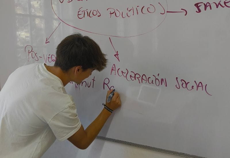 Clase de Filosofía en Bachillerato de Humanidades en el Colegio San Gabriel