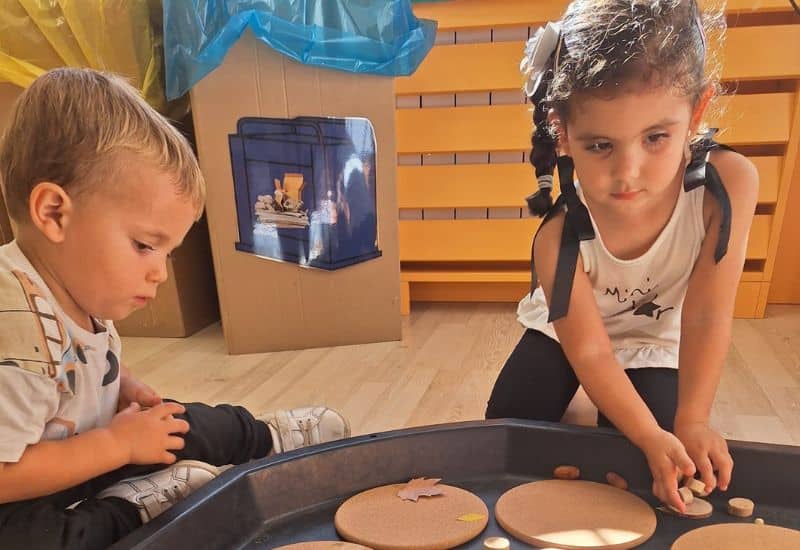 alumnos de san gabriel de Infantil con juegos sostenibles