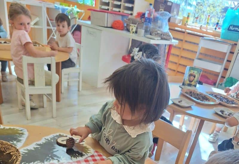 alumnos de san gabriel de Infantil con juegos que ayudan a su aprendizaje