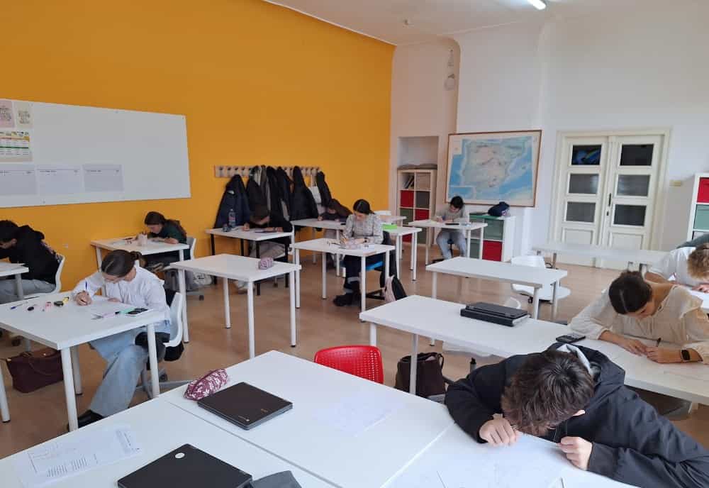 alumnos de bachillerato en colegio san Gabriel para preparar la PAU
