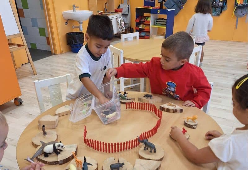 alumnos de san gabriel de Infantil con juegos educativos