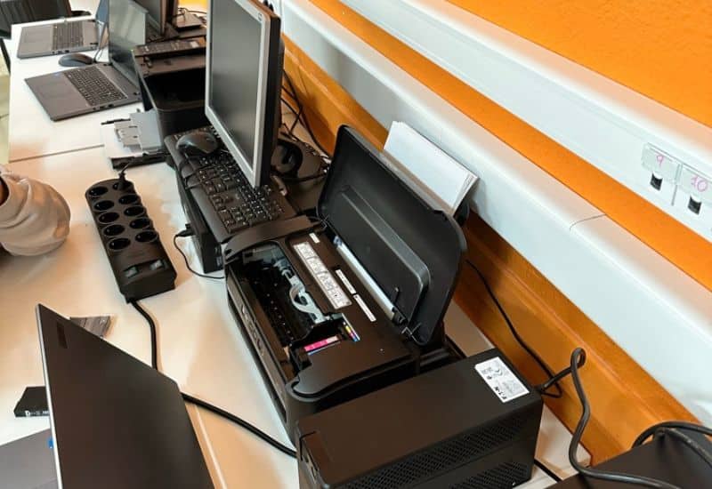 edes locales y gestión de servidores en las instalaciones profesionales de San Gabriel.