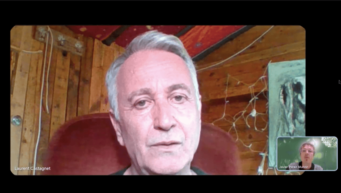 El profesor de música Javier Pérez Muñoz junto a Laurent Castagnet, batería de Loquillo, durante la entrevista exclusiva sobre educación musical realizada para el Colegio San Gabriel.
